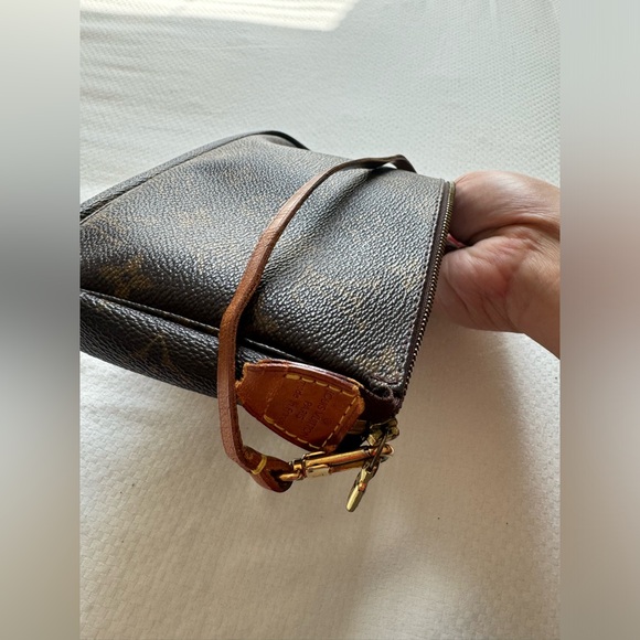 👩‍💼Louis Vuitton Pochette Accessoir - Picture 12 of 17